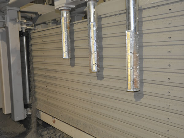 Tongue and groove milling device for the AAC panel 
